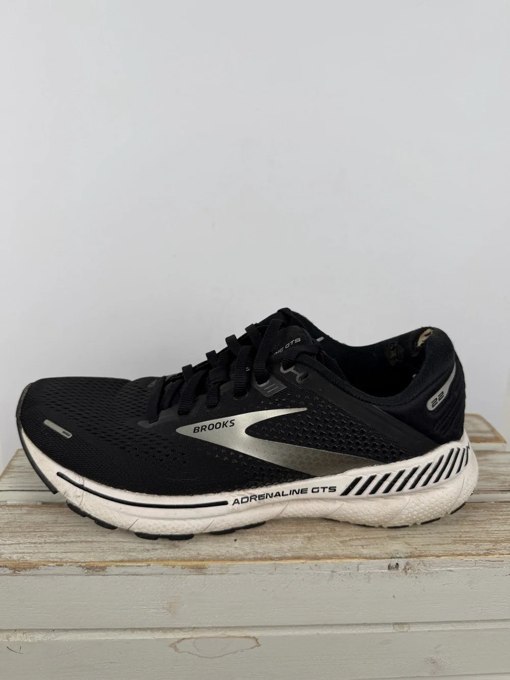 Brooks Adrenaline GTS 22 stability running shoes in black and Silver size 9.5